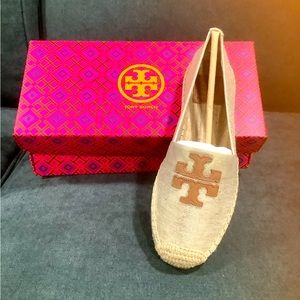 NIB TORY BURCH WESTON FLAT METALLIC ESPADRILLE, SIZE 8
